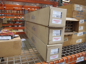 LOT TO INCLUDE: MISC. GE AND PHILLIPS FLUORESCENT LIGHTING FIXTURES, LIGHT BULBS, PROJECTION LAMPS, AND 120 V BALLASTS. LOADING & HANDLING FEE $15-4227